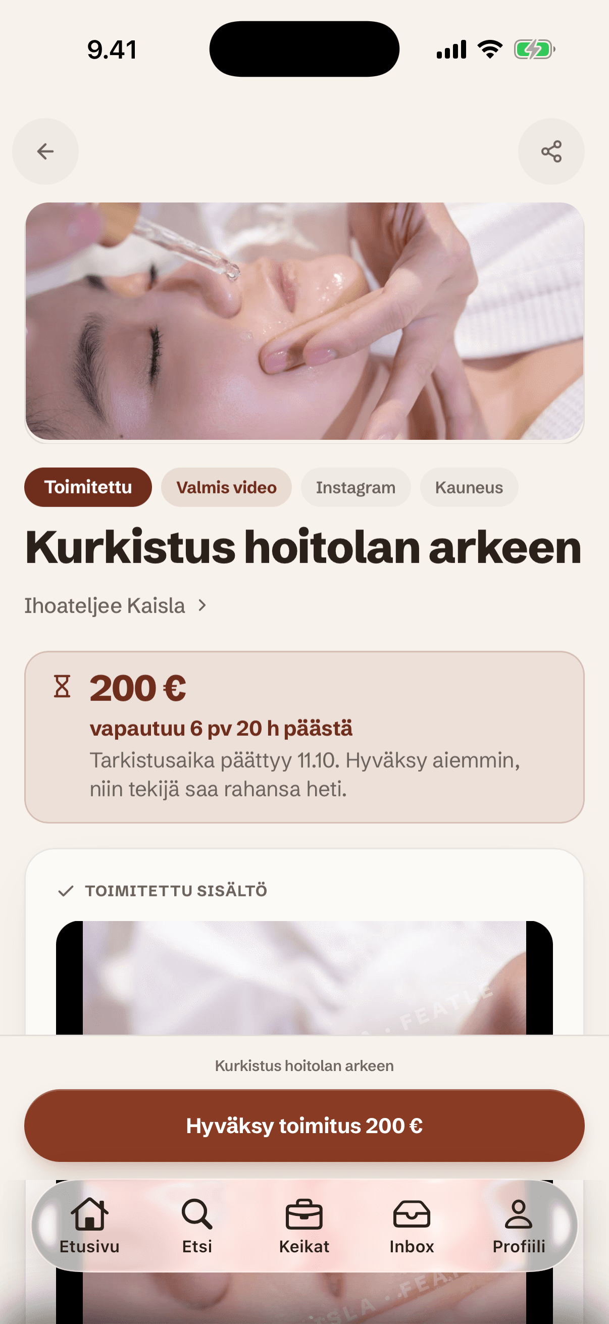 Featle-sovelluksen näkymä, jossa yritys hyväksyy toimitetun sisällön